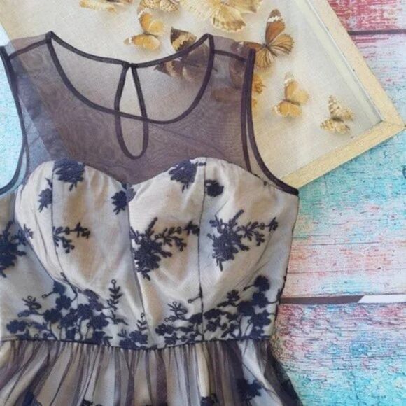 Modcloth Geode Cherished Charm Embroidered Lace Sweetheart Fit & Flare‎ Dress S - Picture 6 of 7